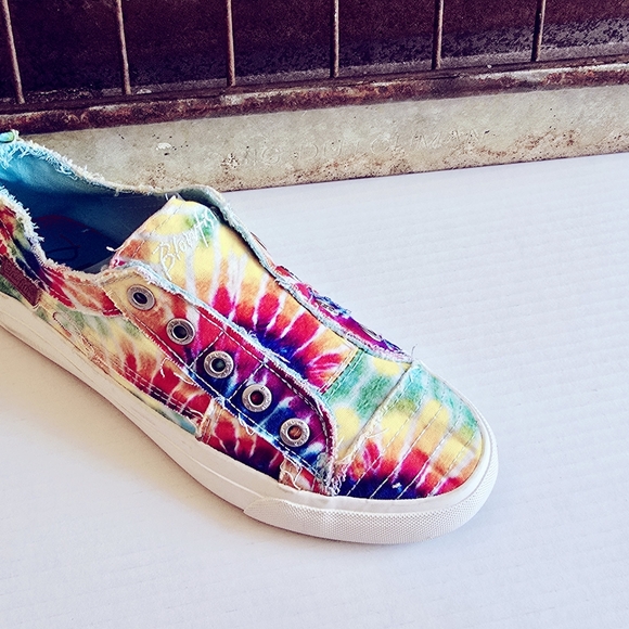 NEW! Blowfish Tie Dye Sneakers - Picture 3 of 4